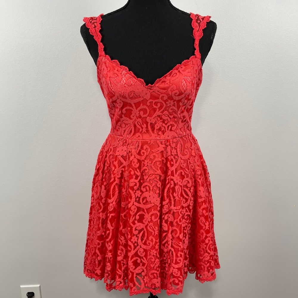 Emmelee Sweetheart Neck Keyhole Back Lace Dress